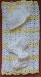 CD. Pram blanket, hat and bootees for new baby, crochet.1.21.jpg